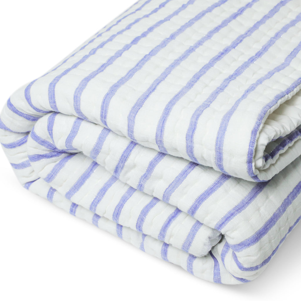 The coverlet can be made in a size you need. For custom size or pattern feel free to contact Amore Beauté.