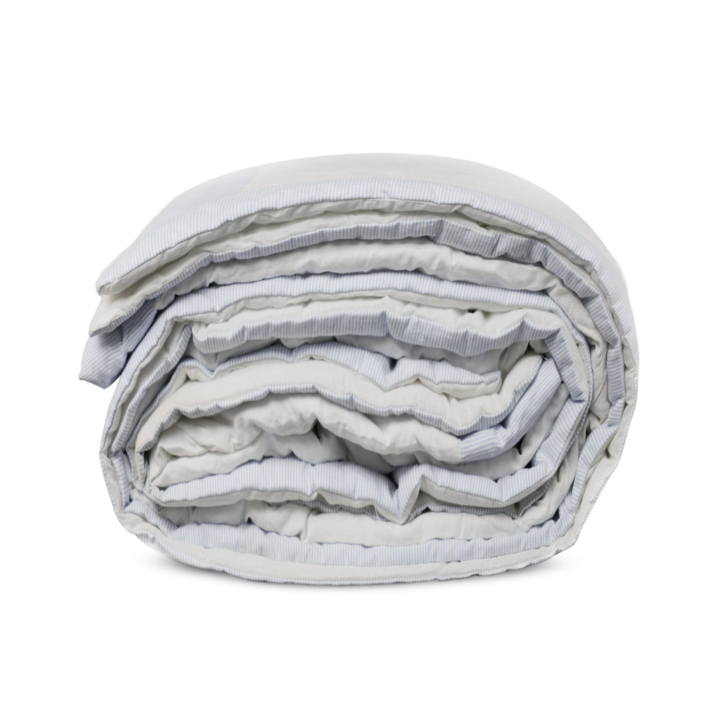 The fluffy quilt can be used all year long. This light weight quilt is perfect for summers and extra layer in winter.